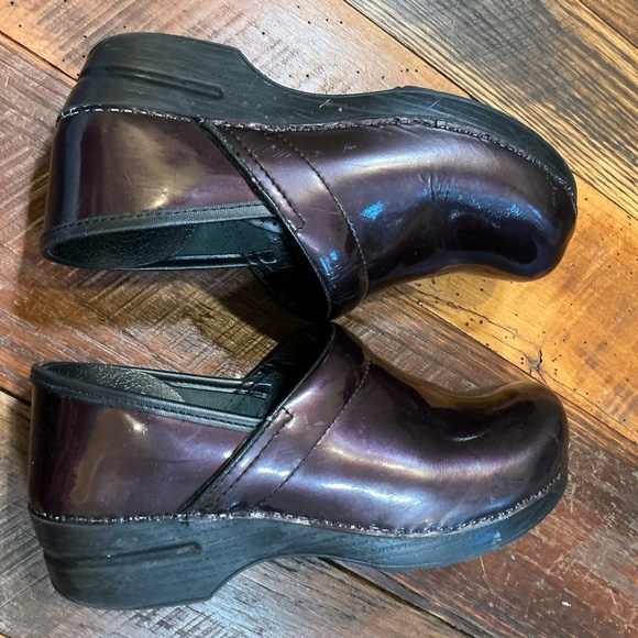 Dansko Cordovan Professional Patent Leather Clogs Burgundy  Size 41 - Picture 4 of 8